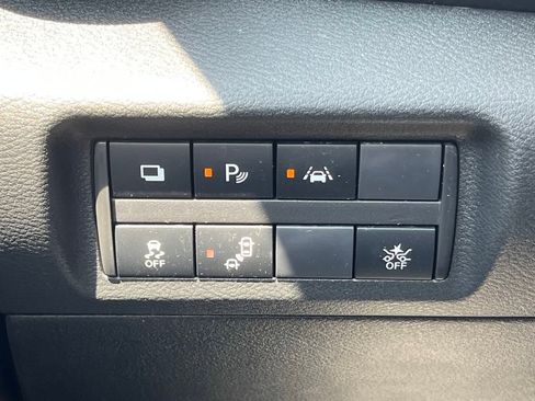 New 2025 Nissan Kicks Play S image 19