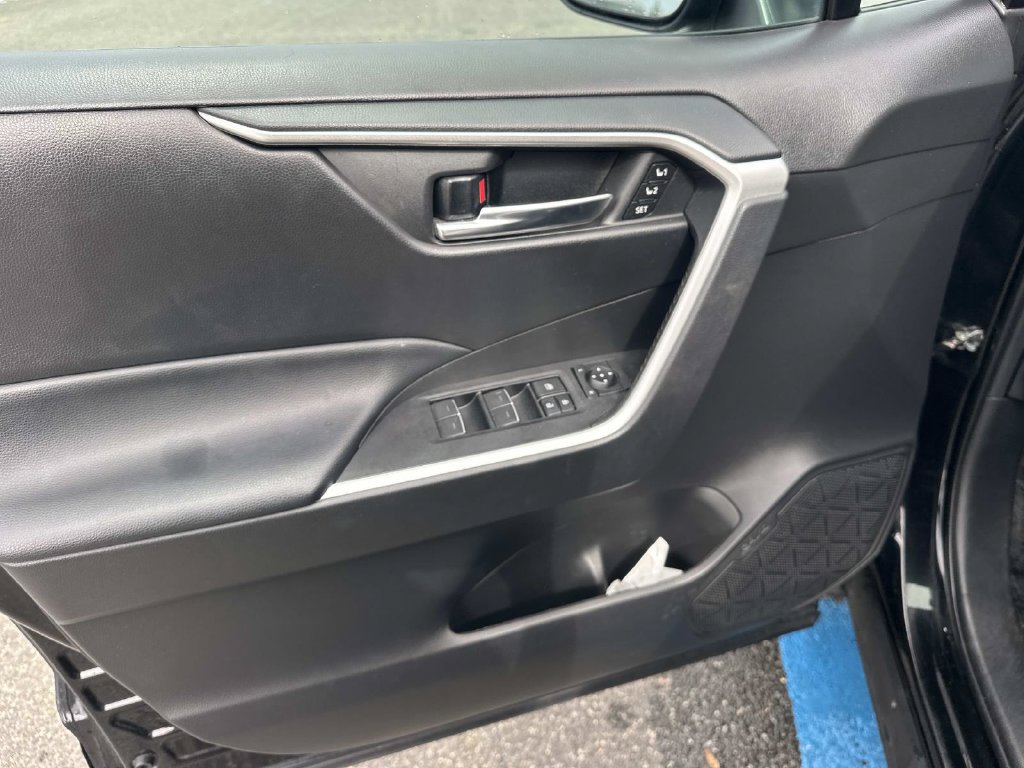 Used 2022 Toyota RAV4 XLE Premium AWD/4WD image 19