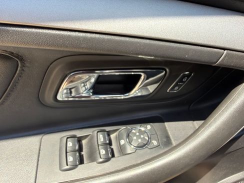 Used 2016 Ford Taurus SEL FWD image 17