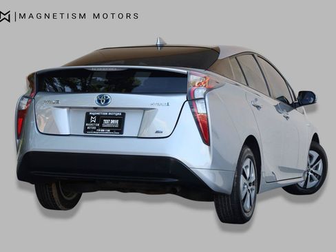 Used 2017 Toyota Prius Two FWD image 9