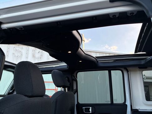 Used 2024 Jeep Wrangler Sahara w/ Technology Group image 10