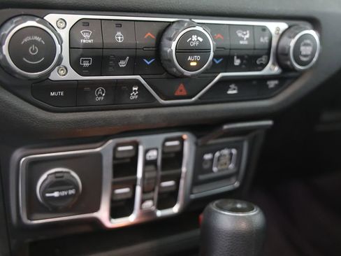 Used 2024 Jeep Wrangler Sport S image 4