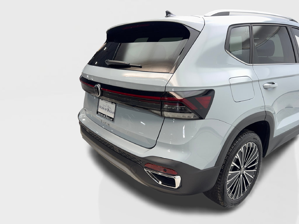 Used 2025 Volkswagen Taos SE FWD image 19