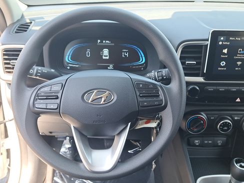Used 2026 Hyundai Venue SE FWD image 18
