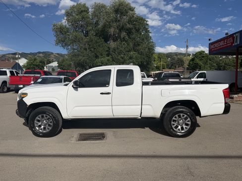 Used 2017 Toyota Tacoma SR RWD image 7