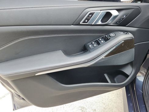 Used 2022 BMW X5 xDrive40i w/ M Sport Package image 11