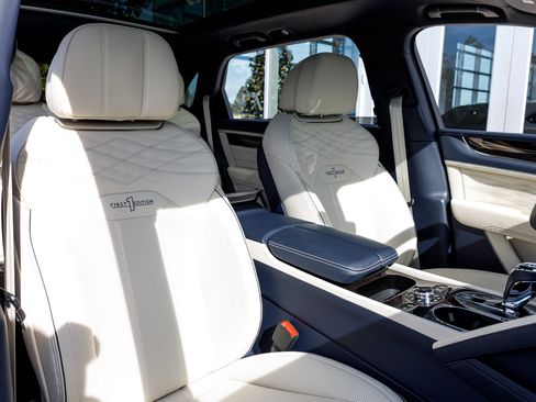 Used 2023 Bentley Bentayga Extended Wheelbase image 51