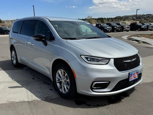 New 2026 Chrysler Pacifica Select AWD/4WD image 8