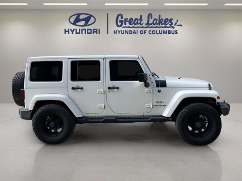 Used 2016 Jeep Wrangler Unlimited Sahara w/ Connectivity Group image 6
