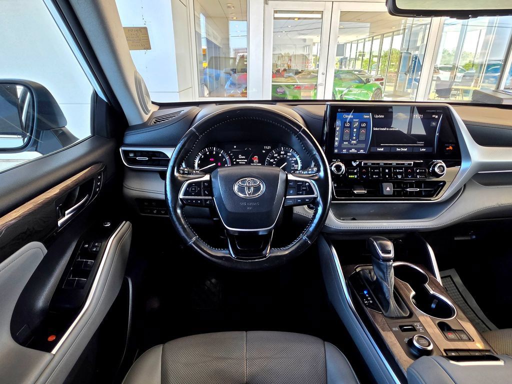 Used 2021 Toyota Highlander Platinum AWD/4WD image 13