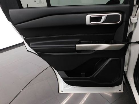 Used 2022 Ford Explorer XLT image 24