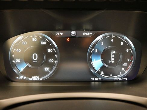 Used 2021 Volvo XC90 T5 Momentum w/ Climate Package AWD/4WD image 8