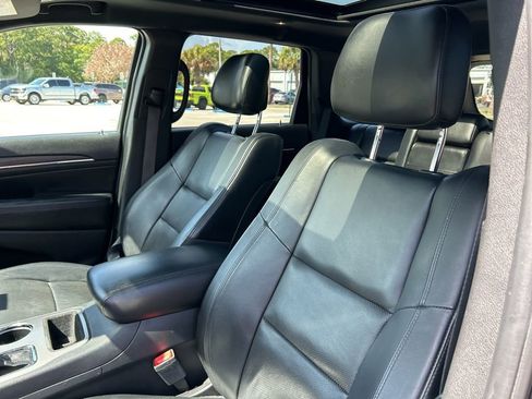 Used 2019 Jeep Grand Cherokee Limited w/ Luxury Group II image 16