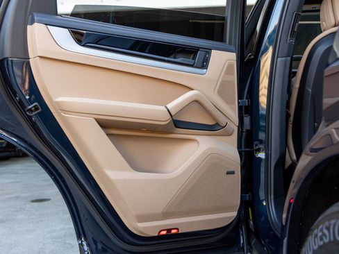 New 2025 Porsche Cayenne S AWD/4WD image 40