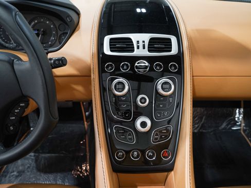 Used 2017 Aston Martin Vanquish Volante RWD image 12