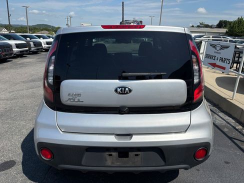 Used 2018 Kia Soul w/ Option Group 020 FWD image 7