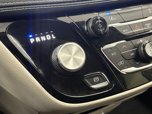 Used 2022 Chrysler Pacifica Touring-L image 22