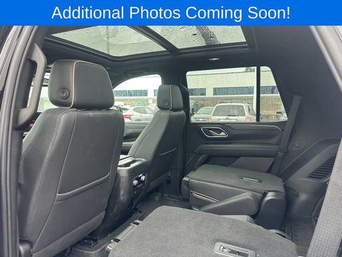 Used 2023 GMC Yukon SLT w/ SLT Premium Package AWD/4WD image 9