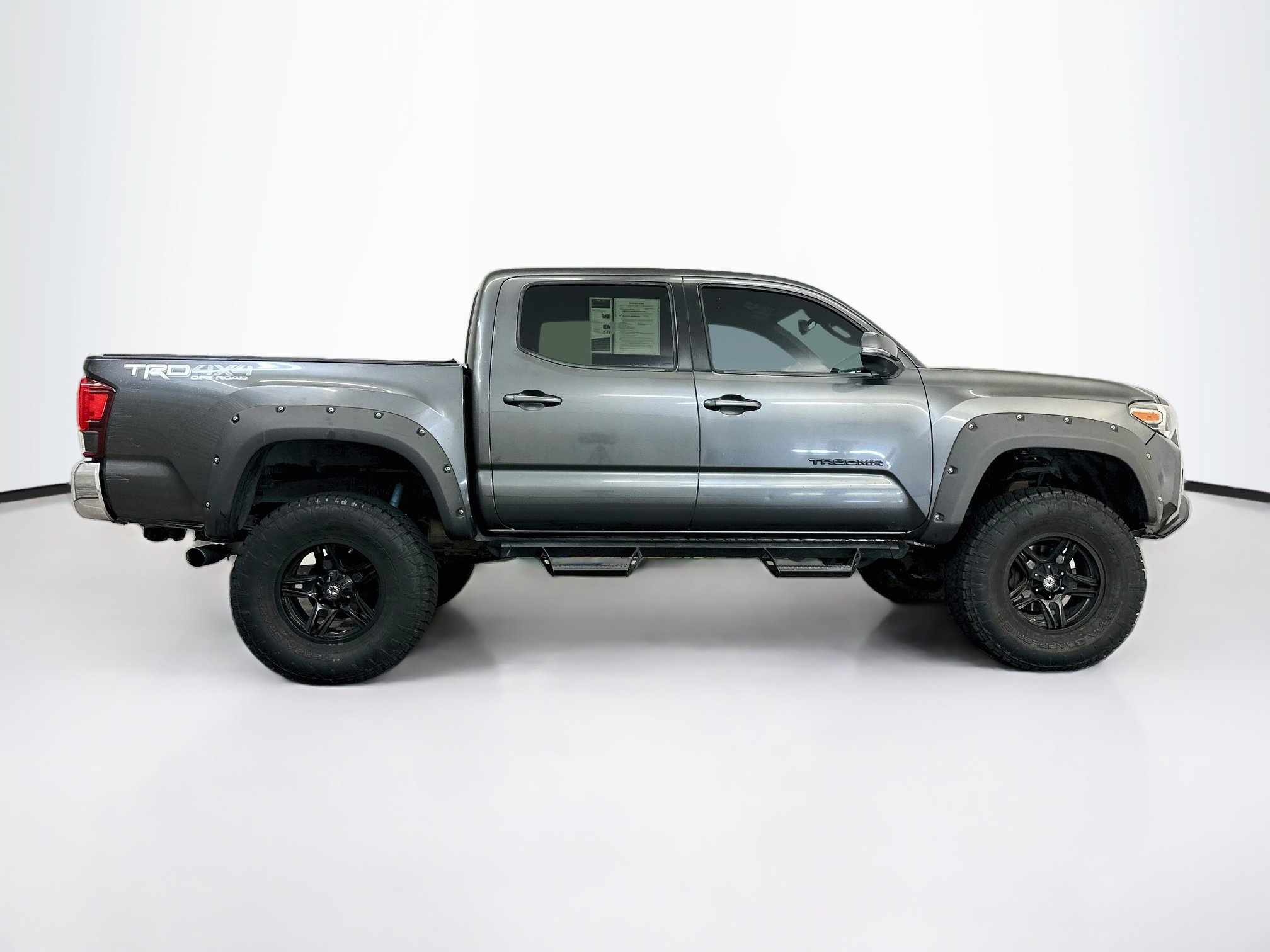 Used 2019 Toyota Tacoma TRD Off-Road AWD/4WD image 10