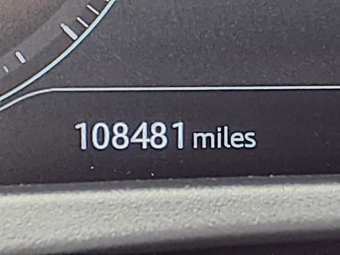 Used 2019 Jaguar F-PACE R-Sport image 25