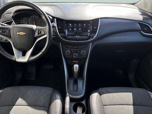 Used 2018 Chevrolet Trax LT w/ LT Convenience Package FWD image 27