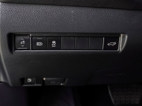Certified 2024 Toyota Venza LE AWD/4WD image 18