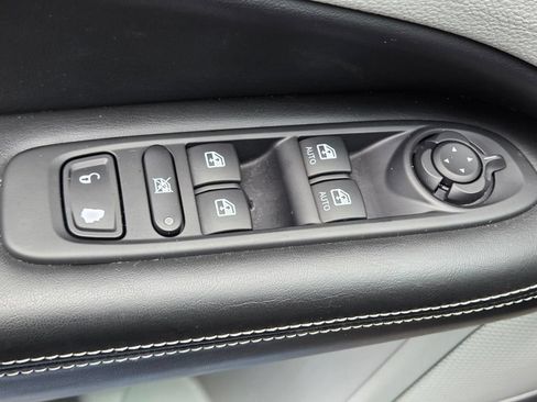Used 2019 Jeep Compass Latitude w/ Popular Equipment Group FWD image 31