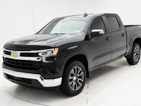 Used 2024 Chevrolet Silverado 1500 LT image 2