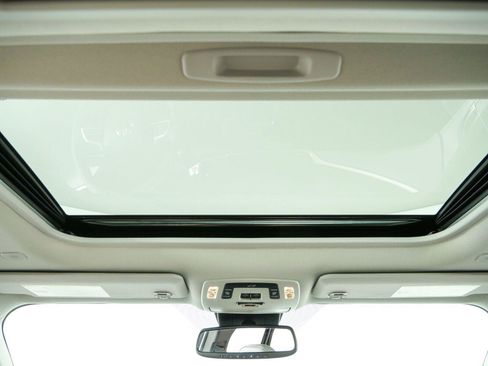 Used 2025 Toyota Sienna XLE w/ XLE Plus Package FWD image 19