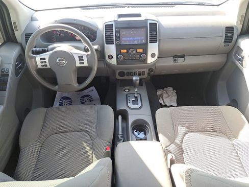Used 2020 Nissan Frontier SV image 9