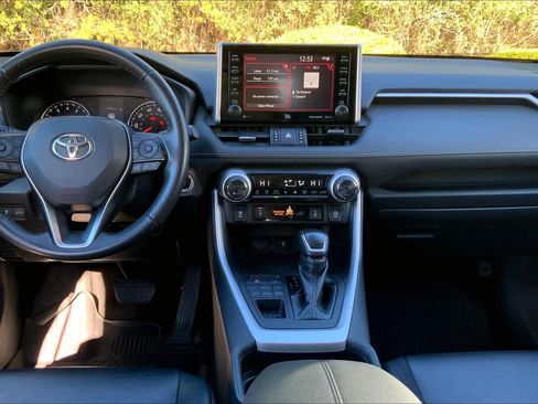 Used 2020 Toyota RAV4 XLE Premium AWD/4WD image 16
