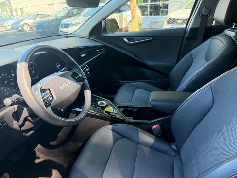 Certified 2024 Kia Niro Wind w/ Wind Preserve Package FWD image 12