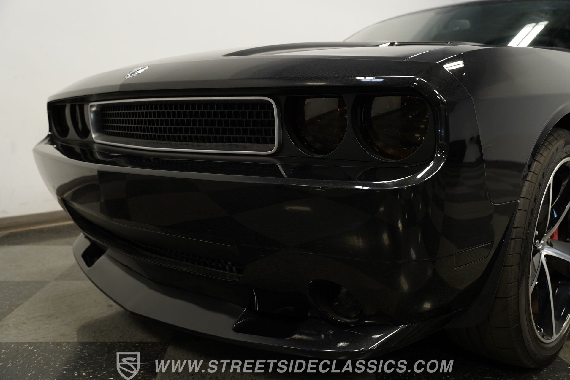 Used 2010 Dodge Challenger SRT8 w/ SRT Option Group II RWD image 21