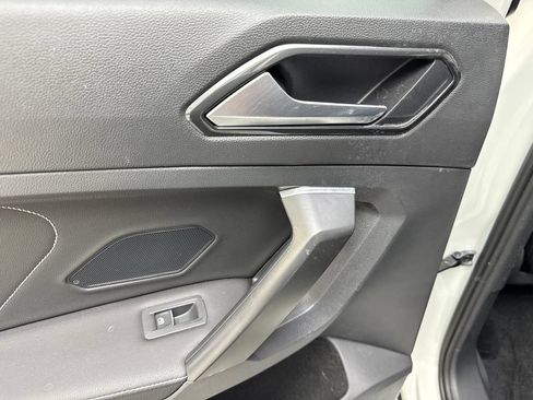 Used 2023 Volkswagen Tiguan SE w/ Panoramic Sunroof Package FWD image 37