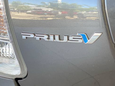 Used 2014 Toyota Prius V Five FWD image 11