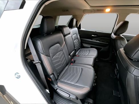 Used 2025 Nissan Pathfinder Platinum w/ Cargo Package FWD image 21