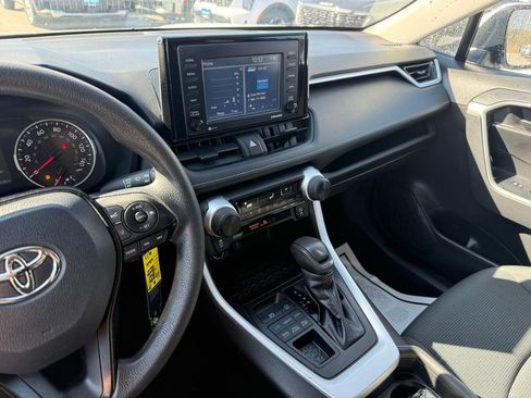 Used 2021 Toyota RAV4 LE image 30