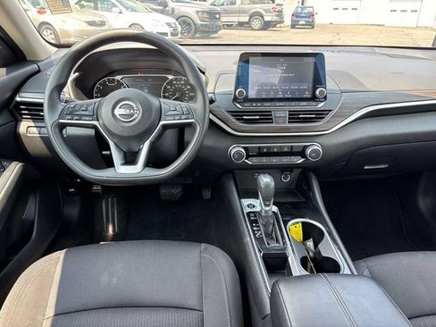 Used 2024 Nissan Altima 2.5 SV FWD image 15