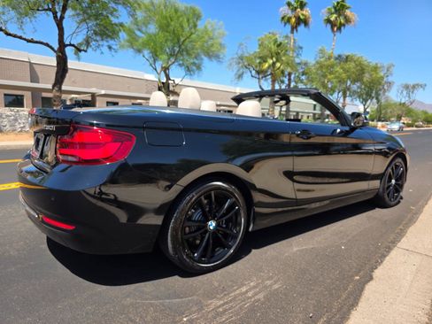 Used 2020 BMW 230i Convertible w/ Premium Package RWD image 28