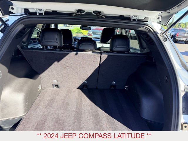 Used 2024 Jeep Compass Latitude AWD/4WD image 19