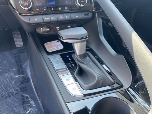 New 2026 Hyundai Elantra Limited FWD image 25