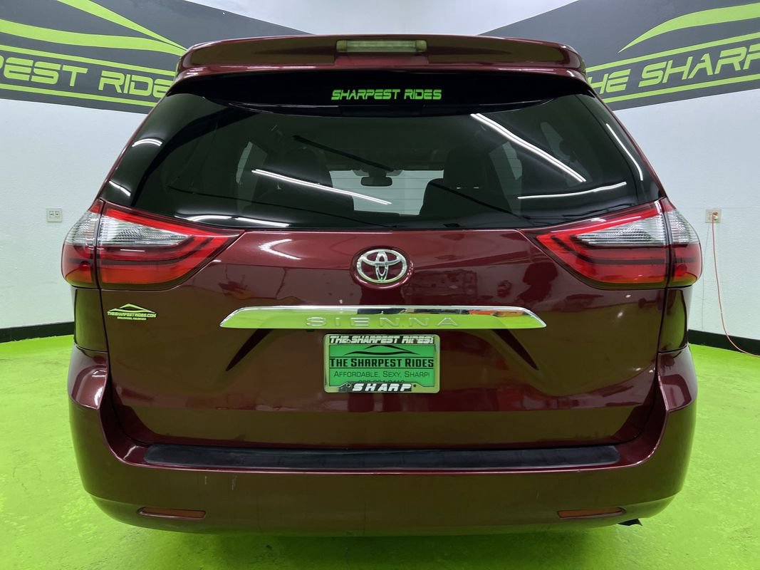 Used 2020 Toyota Sienna XLE w/ XLE Navigation Package FWD image 8