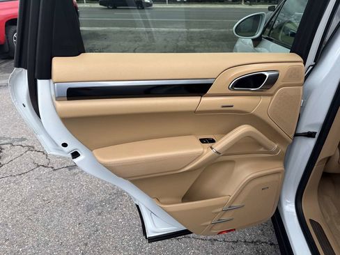 Used 2017 Porsche Cayenne image 13