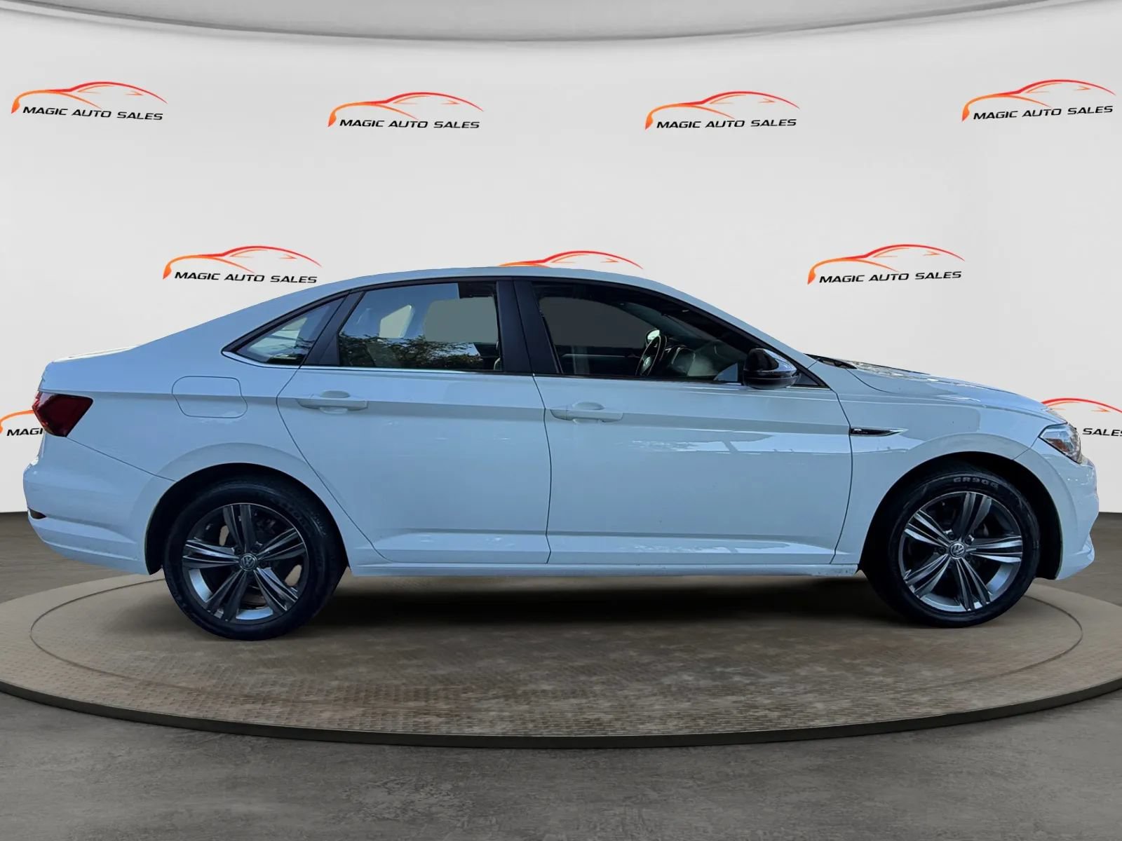 Used 2019 Volkswagen Jetta R-Line w/ R-Line Cold Weather Package FWD image 6