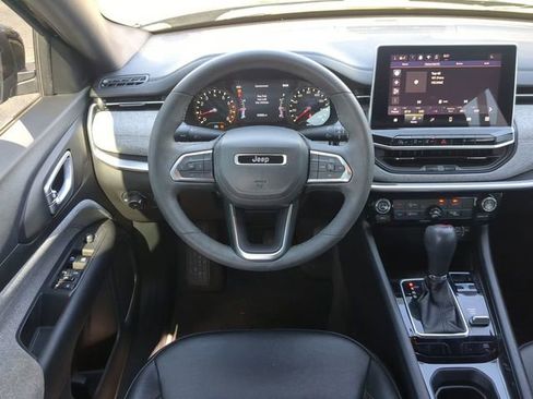 Used 2024 Jeep Compass Latitude image 18