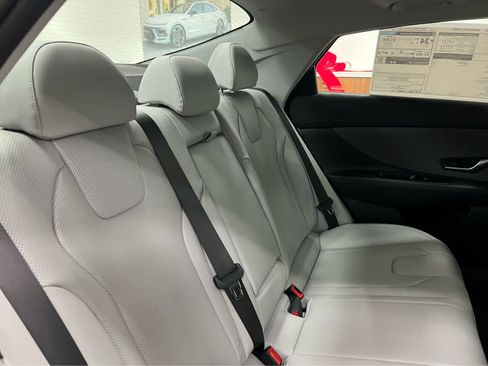 New 2026 Hyundai Elantra Limited image 17