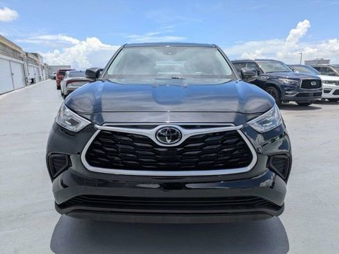 Used 2023 Toyota Highlander L FWD image 8