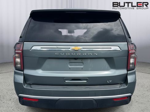 Used 2024 Chevrolet Suburban LT RWD image 4