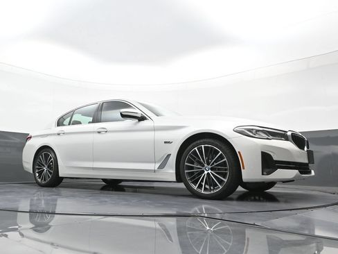 Used 2023 BMW 530e xDrive w/ Premium Package AWD/4WD image 22