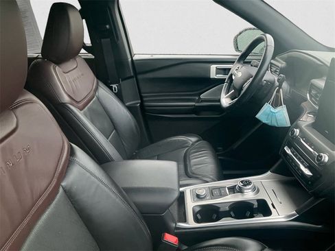 Used 2020 Ford Explorer Platinum w/ Premium Technology Package image 11
